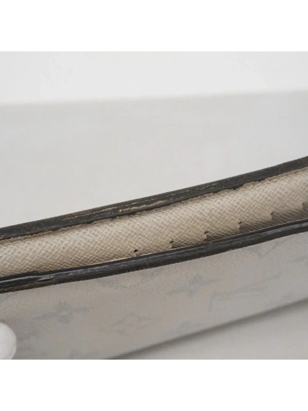 Louis Vuitton Wallet Taigarama Portefeuille Brazza Blanc
